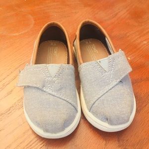 Toms size 6